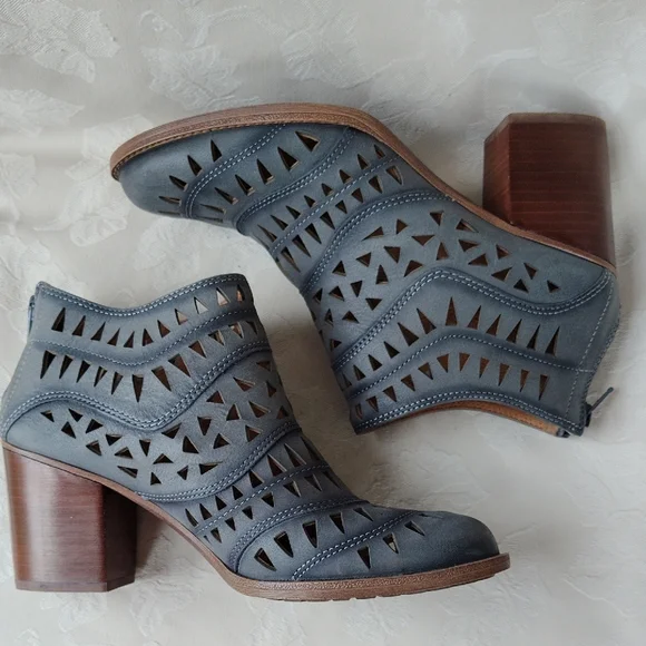 Sofft Perforated Gray Ankle Booties - Picture 2 of 13